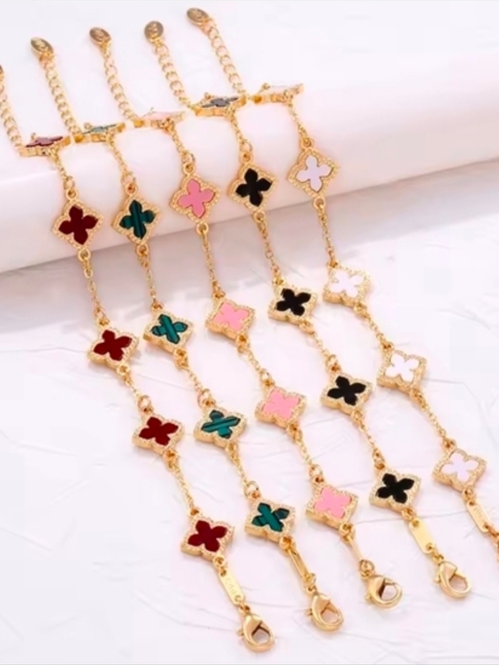 Gold-Tone Bracelet with Red Clover Motifs - Picture 3 of 3